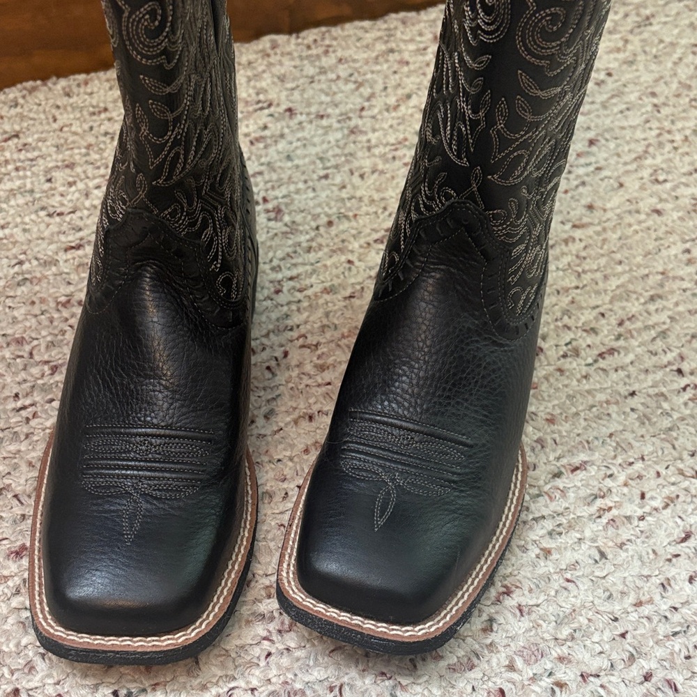 Ariat Black Western Boots with Tan Stitching - Picture 4 of 5